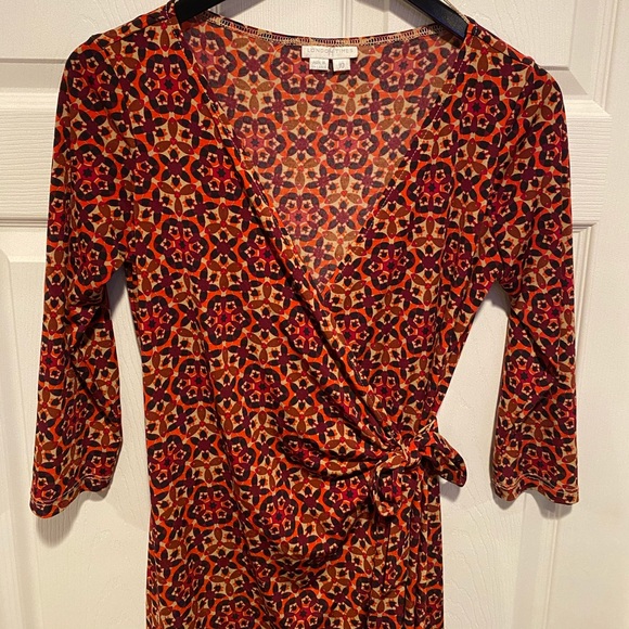 London Times Dresses & Skirts - 🎉HP London Times Red Print Wrap dress